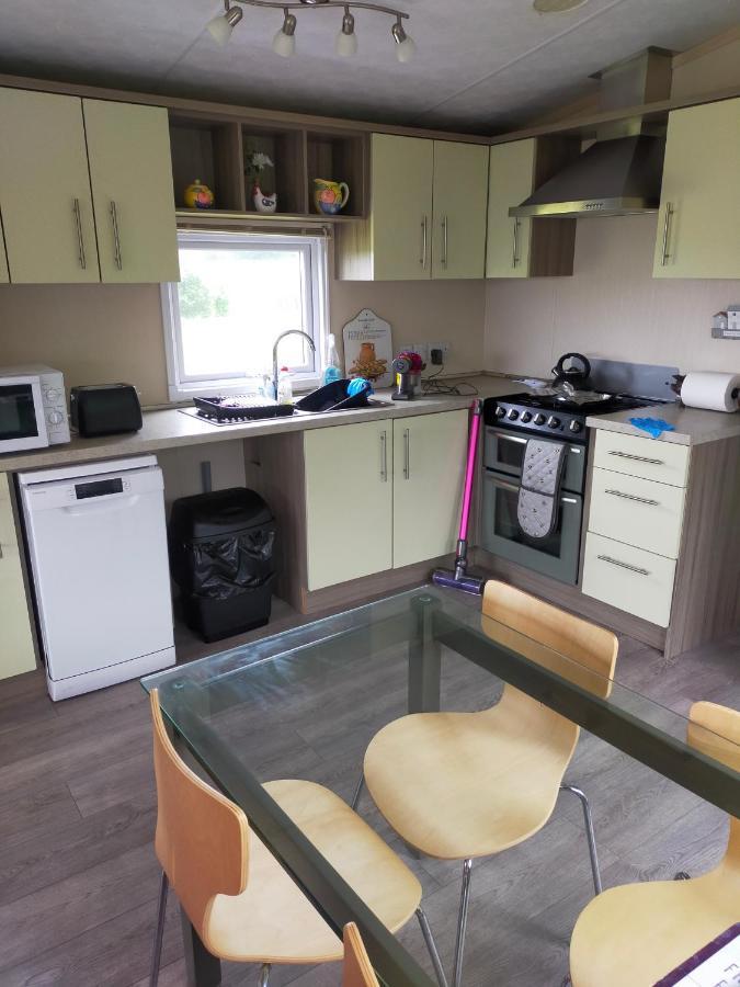 Slieve Croob Cosy Caravan Finnis Kültér fotó